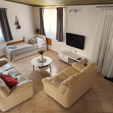 Apartment House Elan Kornić